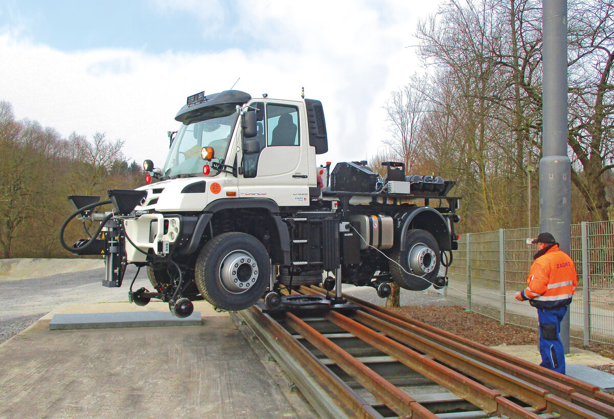 Shop für gebrauchte Modellautos - Mercedes-Benz Unimog U 430