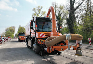 Vehicle with suction blower from Verkehrsbetriebe Karlsruhe
